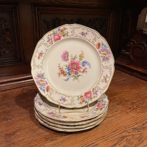 10” Wettin Scalloped Dinner Plate by Tirschenreuth Bavaria Germany