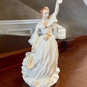 Royal Doulton “Au Revoir” Figurine HN3723 English Bone China 1995