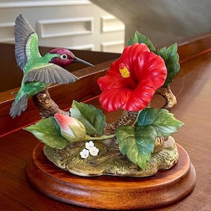 Andrea by Sadek Anna’s Hummingbird With Red Hibiscus Figurine 8460 Made in Japan 1989