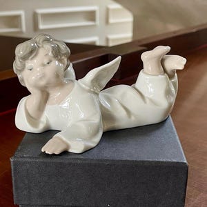 Lladro Angel #4541 Porcelain Figurine