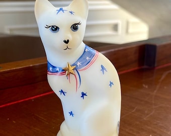 フェントンホワイトサテンガラス猫手描き花柄レアヴィンテージキティA 