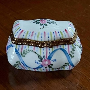 Limoges Keepsake Box; Limoges Trinket Box; Collectible Limoges; Limoges France; Hand Painted