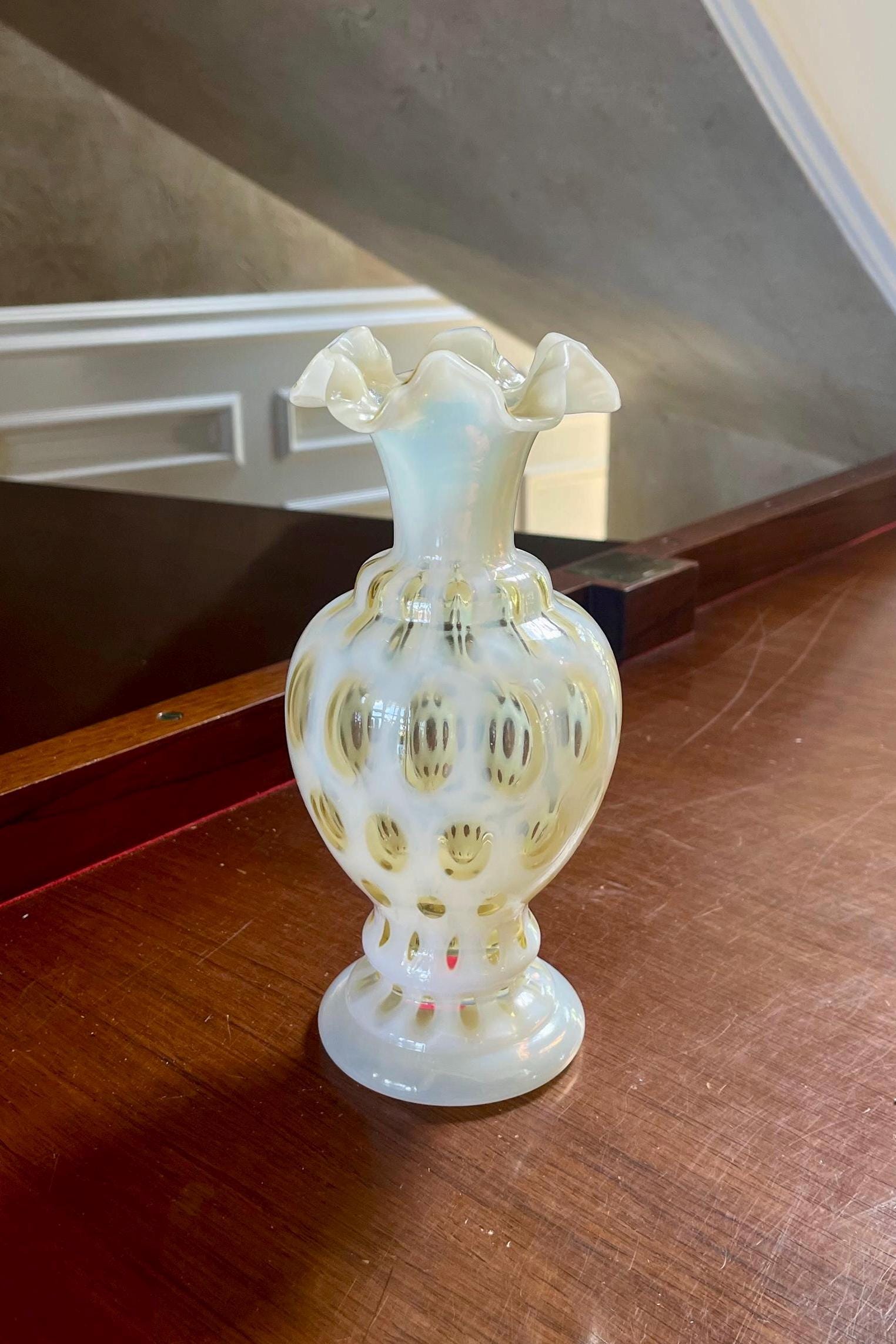 フェントン　Fenton 花瓶　ハニーサックル　ドット　レア Fenton Glass Honeysuckle Coin Dot Optic Ruffle Top Vase - Etsy