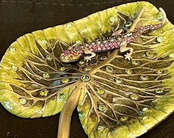 Jay Strongwater Lily Pad With A Frog and Salamander Enamel and