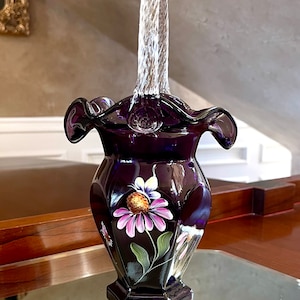 Seltenes Fenton Art Glass 11 &#39;&#39;Royal Purple handgemalter Schmetterlingskorb; Fenton Handbemalter S. Hopkins Korb