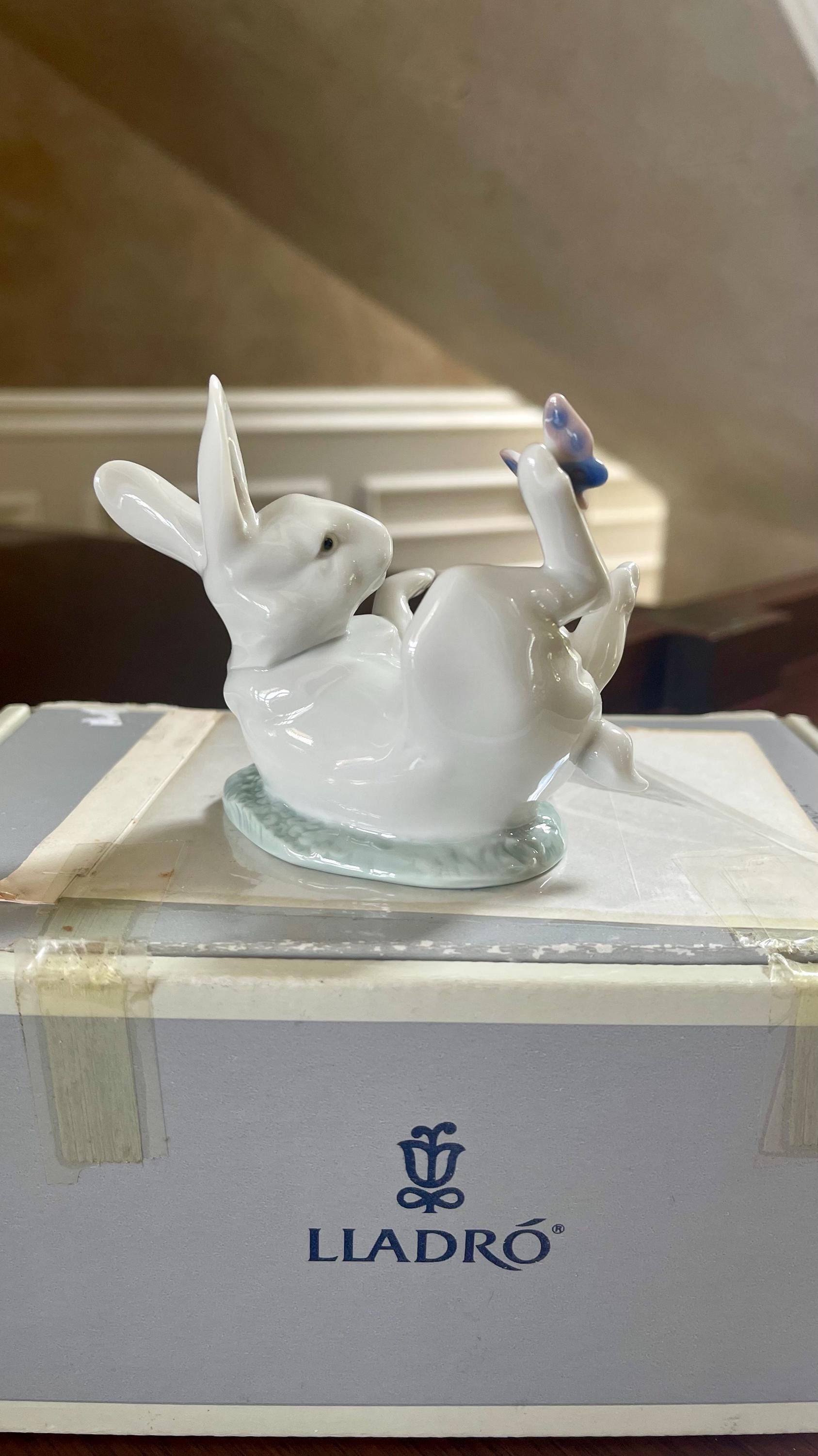 Lladro Rabbit With Butterfly “that Tickles” 5888 Porcelain