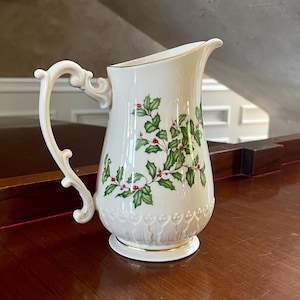 Lenox Holiday (Dimension) Gold Trim 32 Ounce Pitcher Made in USA
