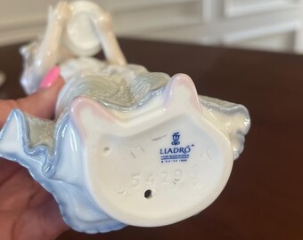 Lladro Birthday Girl With Cake #5429 Porcelain Figurine Mint