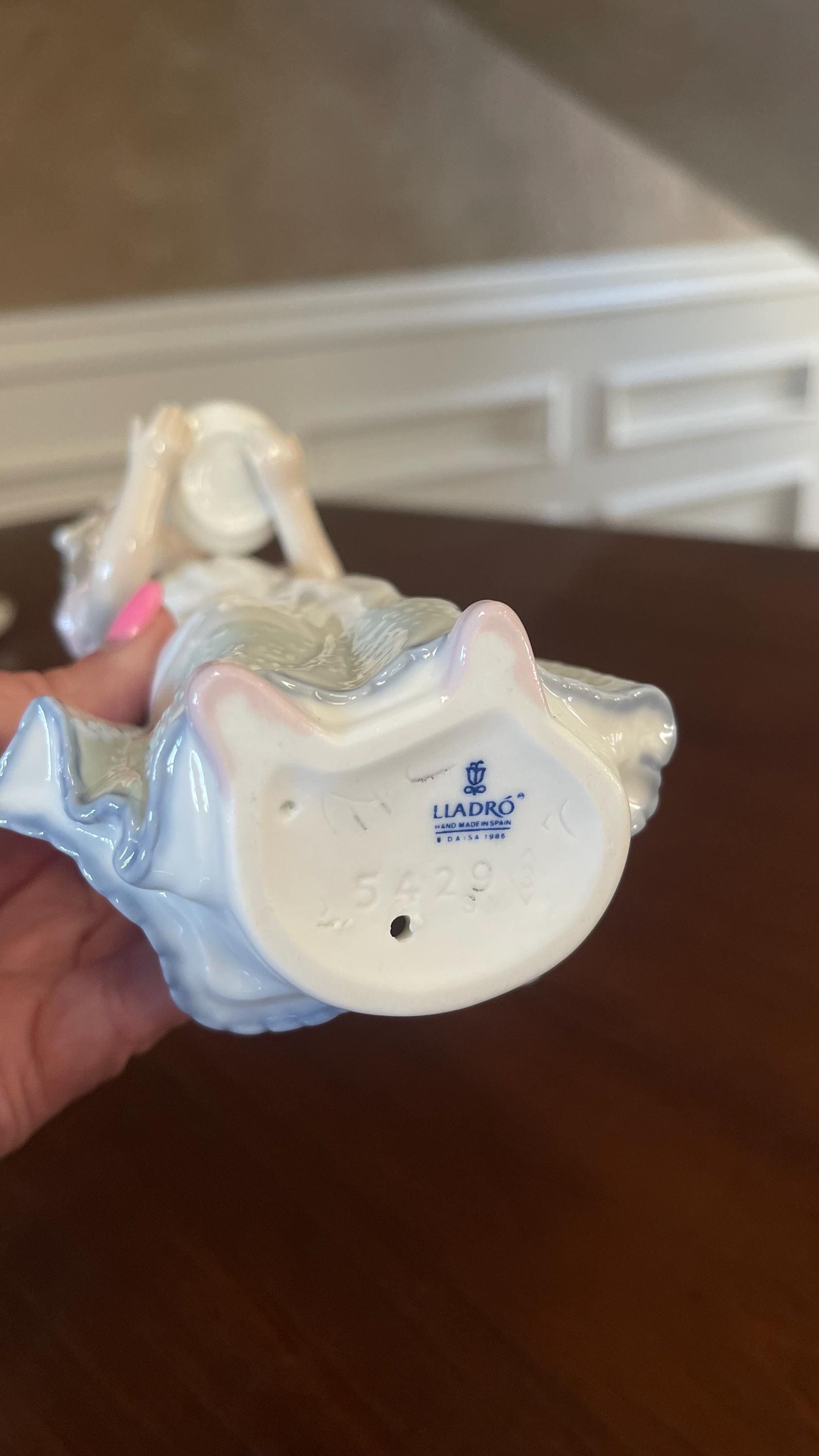 Lladro Birthday Girl With Cake #5429 Porcelain Figurine Mint