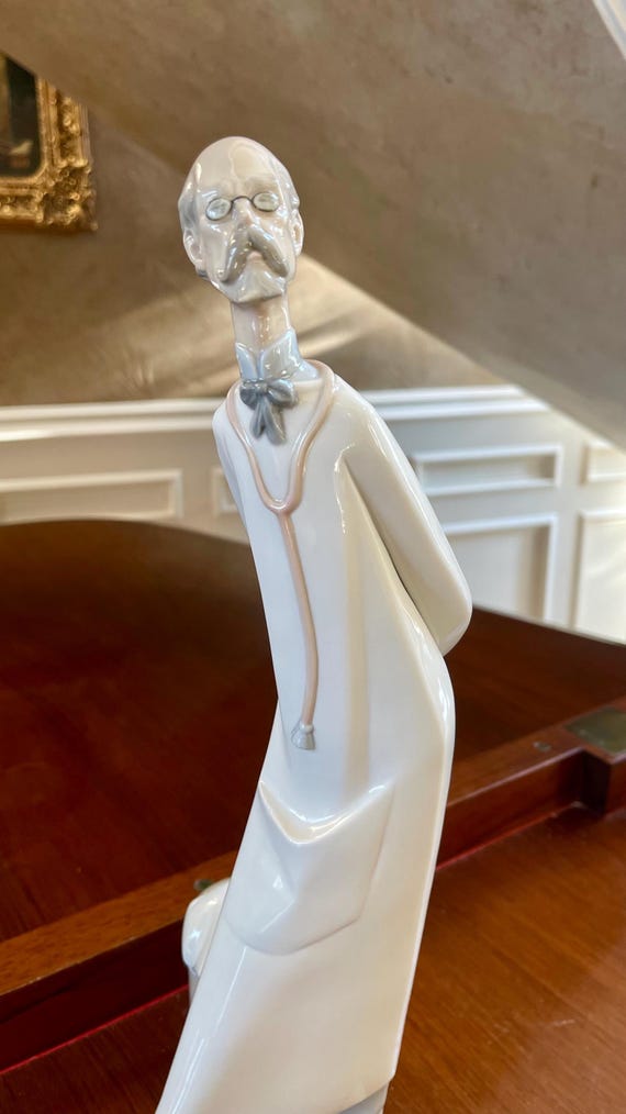 Vintage Lladro Doctor 4602 Porcelain Figurine Made in Spain 15 1/2