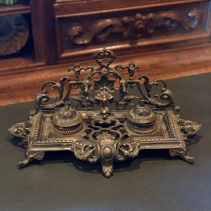 Vintage Ornamentado Desk Inkwell Letter Rack; Decoração de mesa