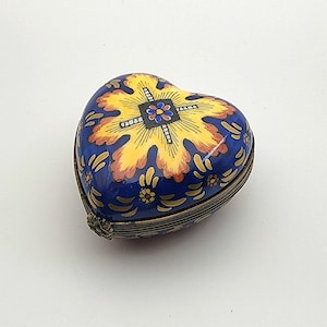 Limoges Porcelain Heart Box; Limoges Trinket Box; Collectible Limoges; Limoges France;