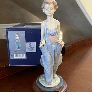 Lladro “Pocket Full Of Wishes” 7650 Porcelain Figurine With Wooden Base  Mint Condition in Original Box Lladro 1997 Collector’s Society