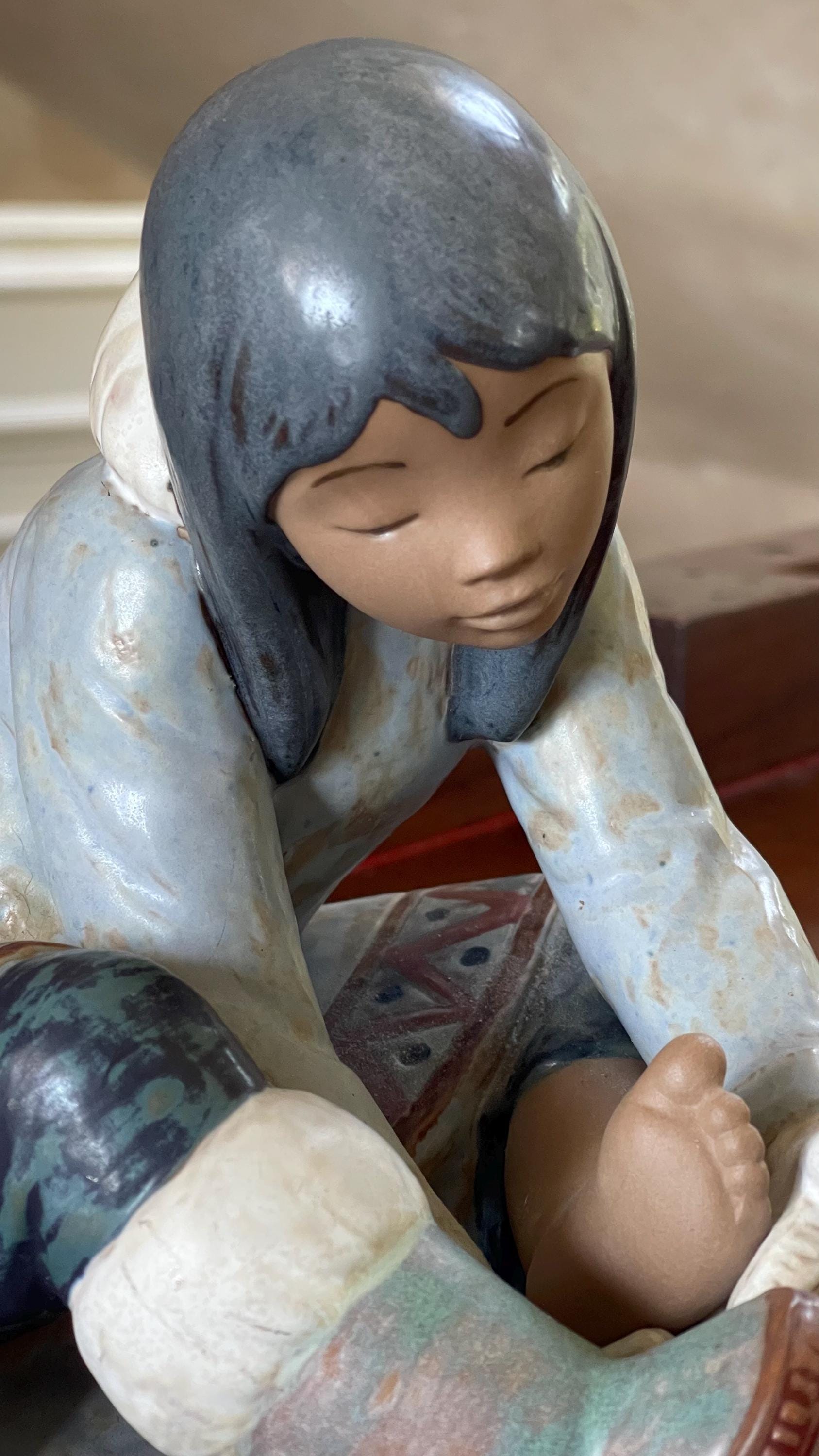 リヤドロ イヌイット エスキモー「冷たい足の少女」#2157 磁器