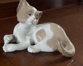 リヤドロの猫とネズミの置物 - ヴィンテージスペイン磁器の子猫の