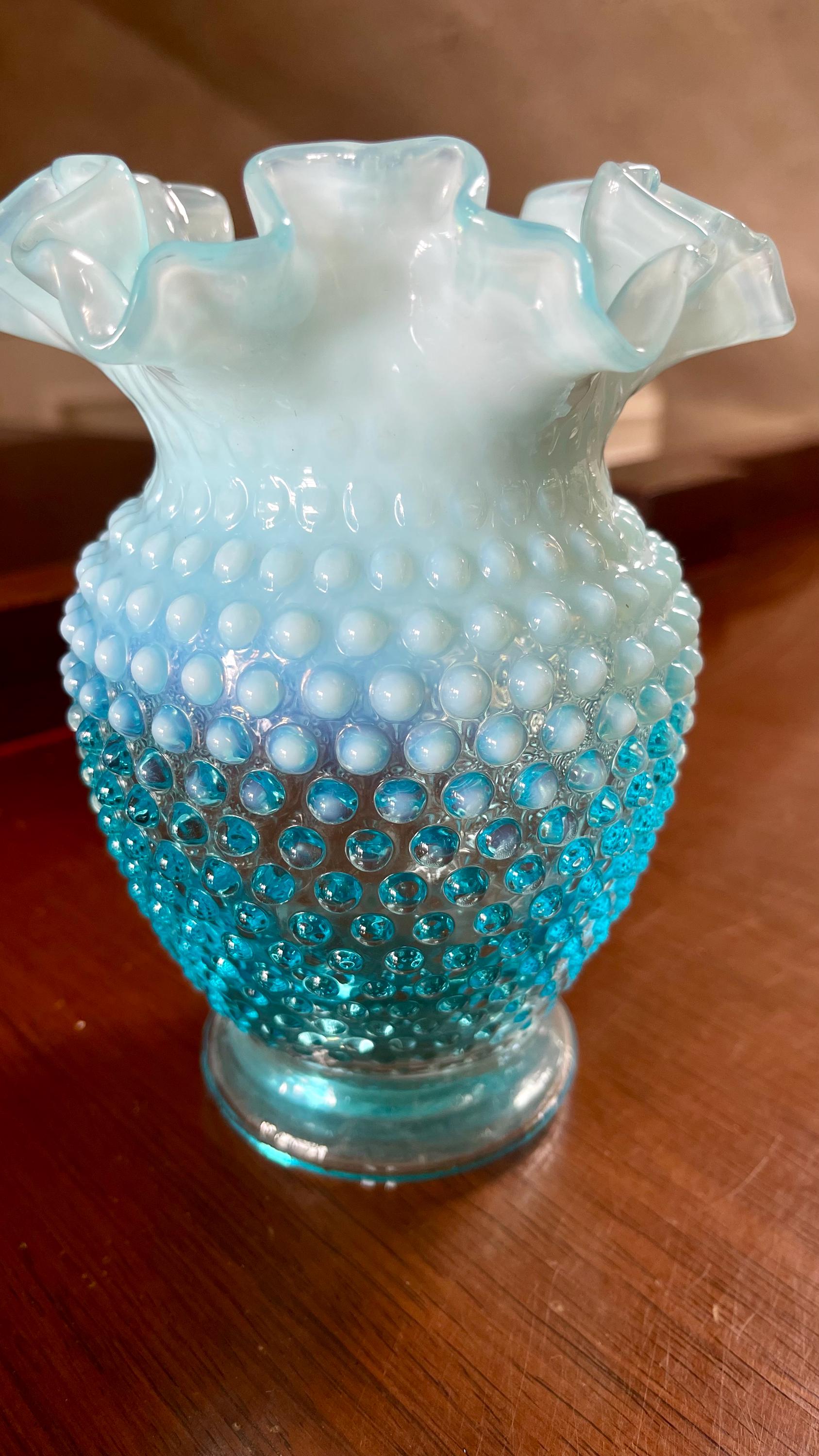 フェントン ブルー オパールセント 6 インチ ホブネイル 花瓶