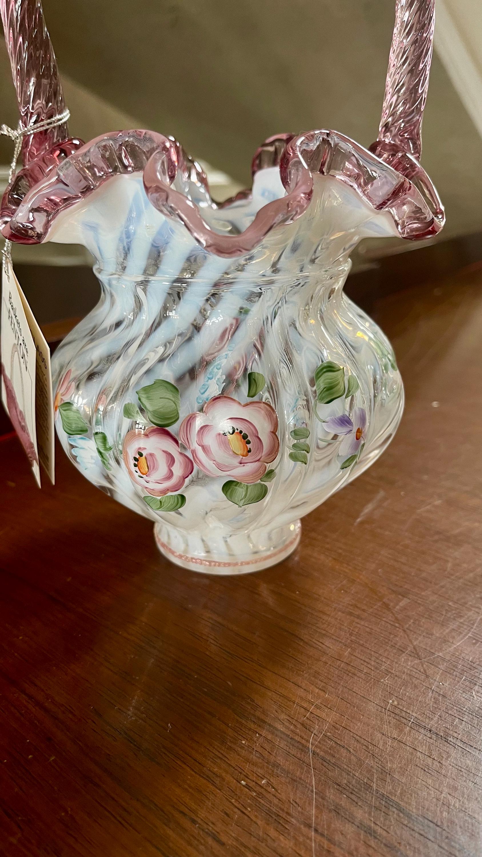 希少！Fentonオールドフェントン　ロイヤルルビーガラス容器花柄ハンドペイント Outstanding Fenton Glass Spiral Optic Hand Painted Basket; Fenton