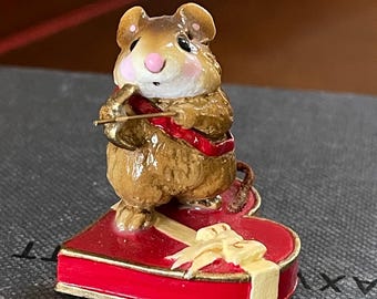 Wee Forest Folk M-456 Lover's Knot in Winter, Retired Miniature