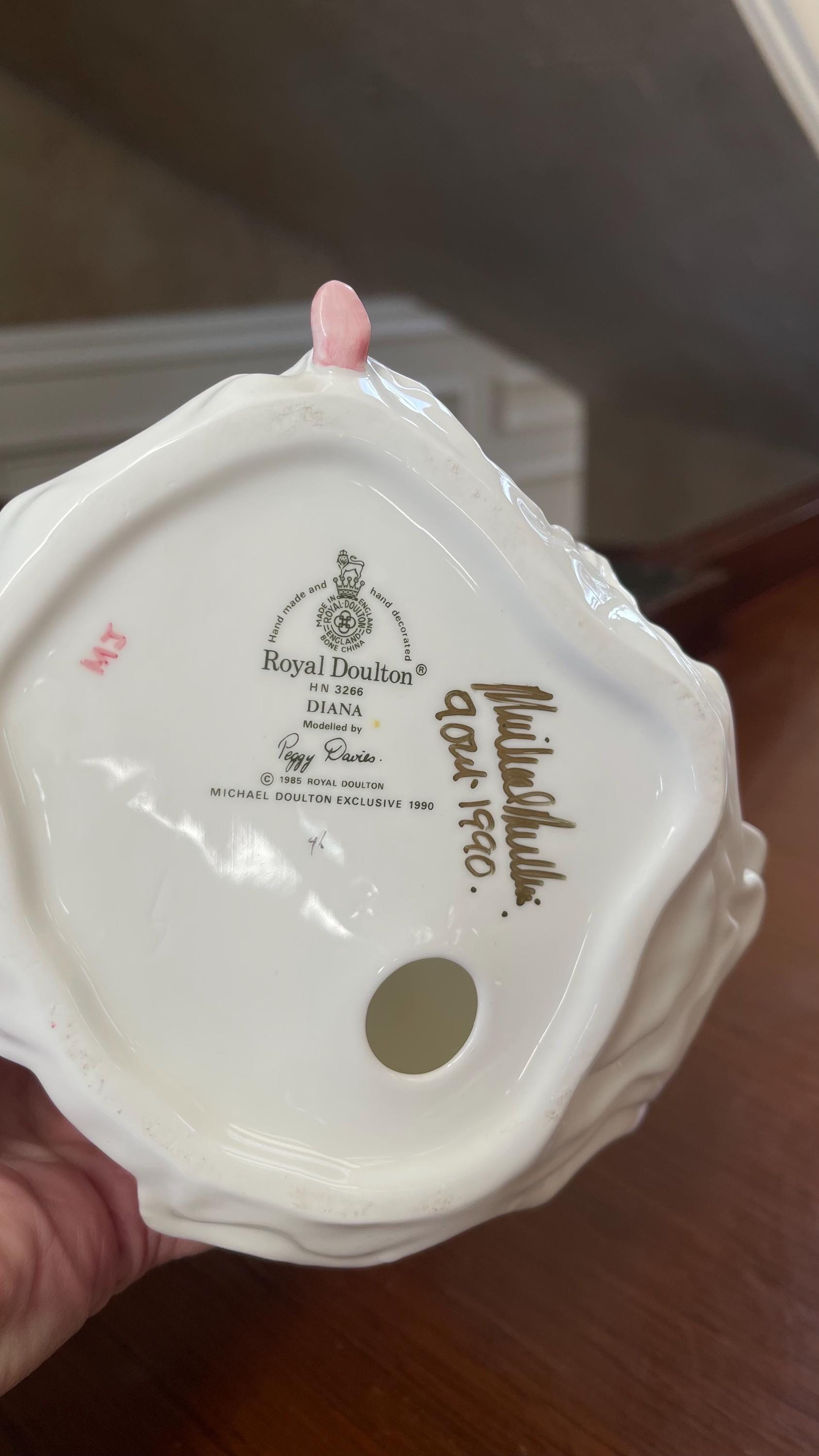 Royal Doulton Signed 1990 “diana” Figurine HN3266 English Bone