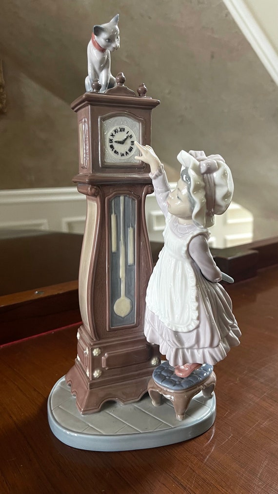 リヤドロ「ベッドタイム」5347 磁器の置物 時計と猫を持つ少女 - Etsy 日本