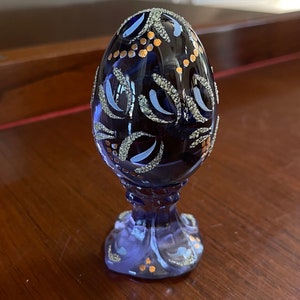 Fenton Hand Painted Amethyst Glass Limited Edition Egg 965/3000