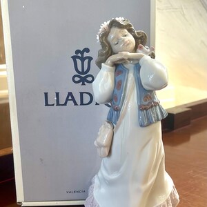 Lladro “Dreams of a Summer Past” 6401 Porcelain Figurine With Flowers Mint Condition in Original Box Retired Lladro 1997 Event Figurine