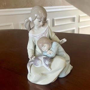 Lladro “little Sister” 1534 Porcelain Figurine Mint Condition