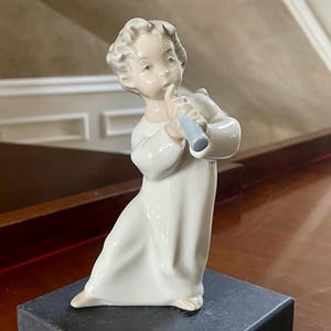 Lladro Angel With Flute #4540 Porcelain Figurine