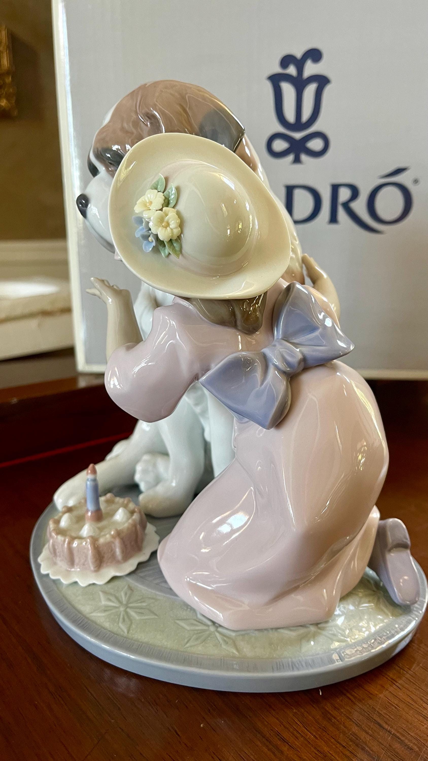 Lladro “A Birthday Kiss” 6632 Porcelain Figurine Mint Condition in