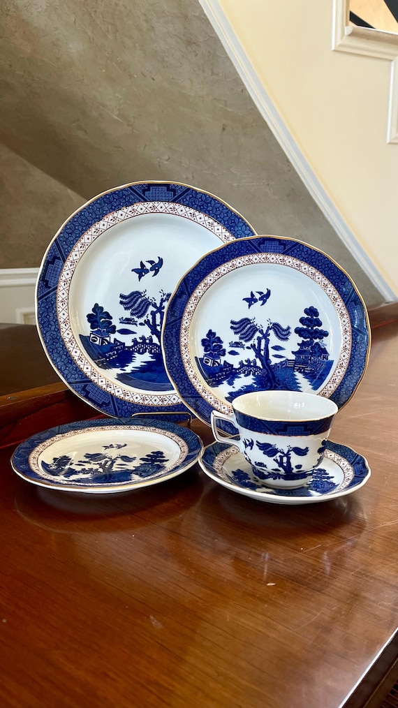 Royal Doulton Real Old Willow 5 Piece Place Setting Made in 2004