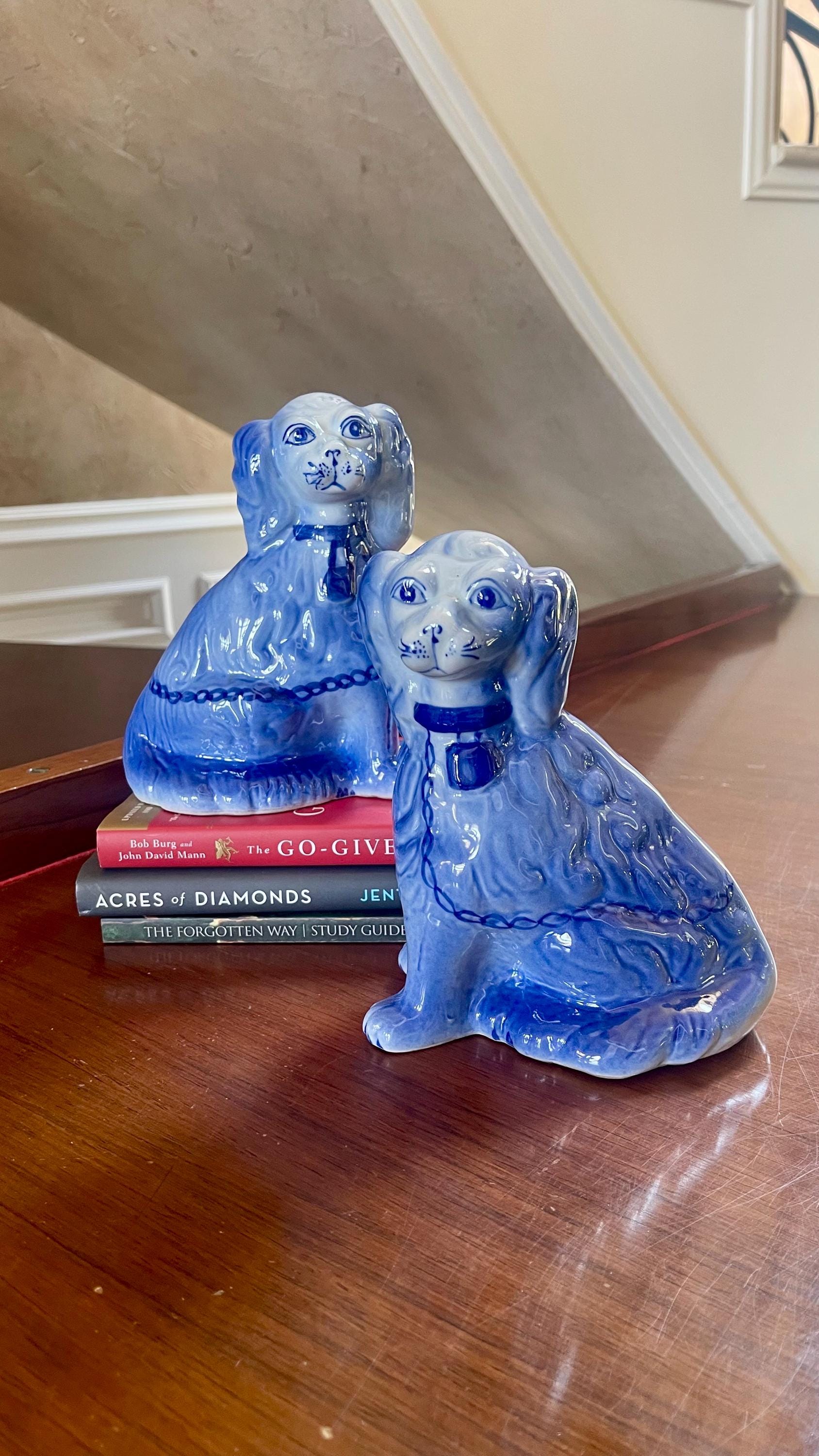 Antique ミニョネット　With dog　A BLUE Blue and White Porcelain Dogs - Etsy