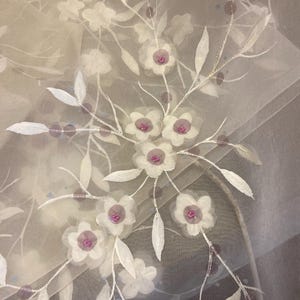 NIEUWE hoge kwaliteit 100% zijde ivoor organza borduurwerk pailletten kralen bruids rand bloemen stof