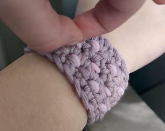 Kids toddlers Skin picking tiny wrist bracelet Fine motor skills Dermatillomania fidget Busy hands Crochet Fidget toy for nail biters