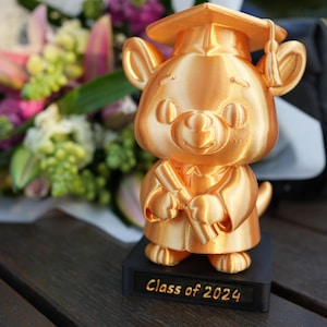 3D Printed Graduation Kangaroo Figurine: Aussie Grad Keepsake
