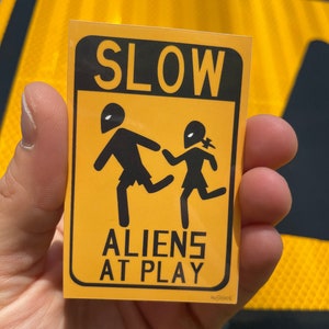 Aliens At Play Schild Vinyl Aufkleber
