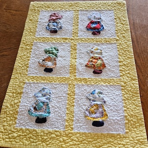 Sunbonnet Sue mini quilt 15 x 21