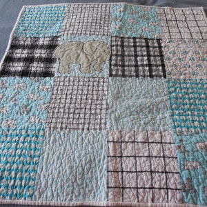 Couette bébé en flanelle éléphant 38 x 38