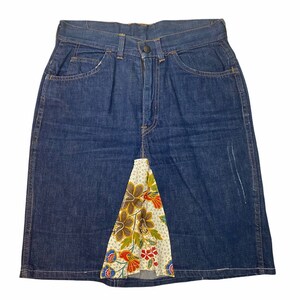 Vintage Levi’s “levi’s for gals” white tab skirt