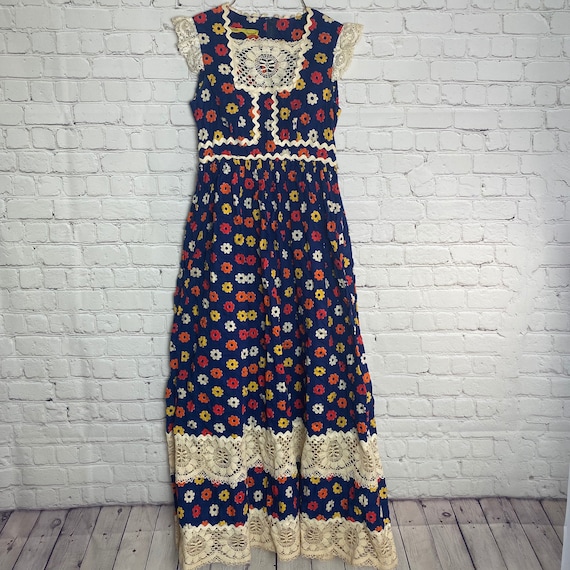Denise are here! Vintage floral maxi dress