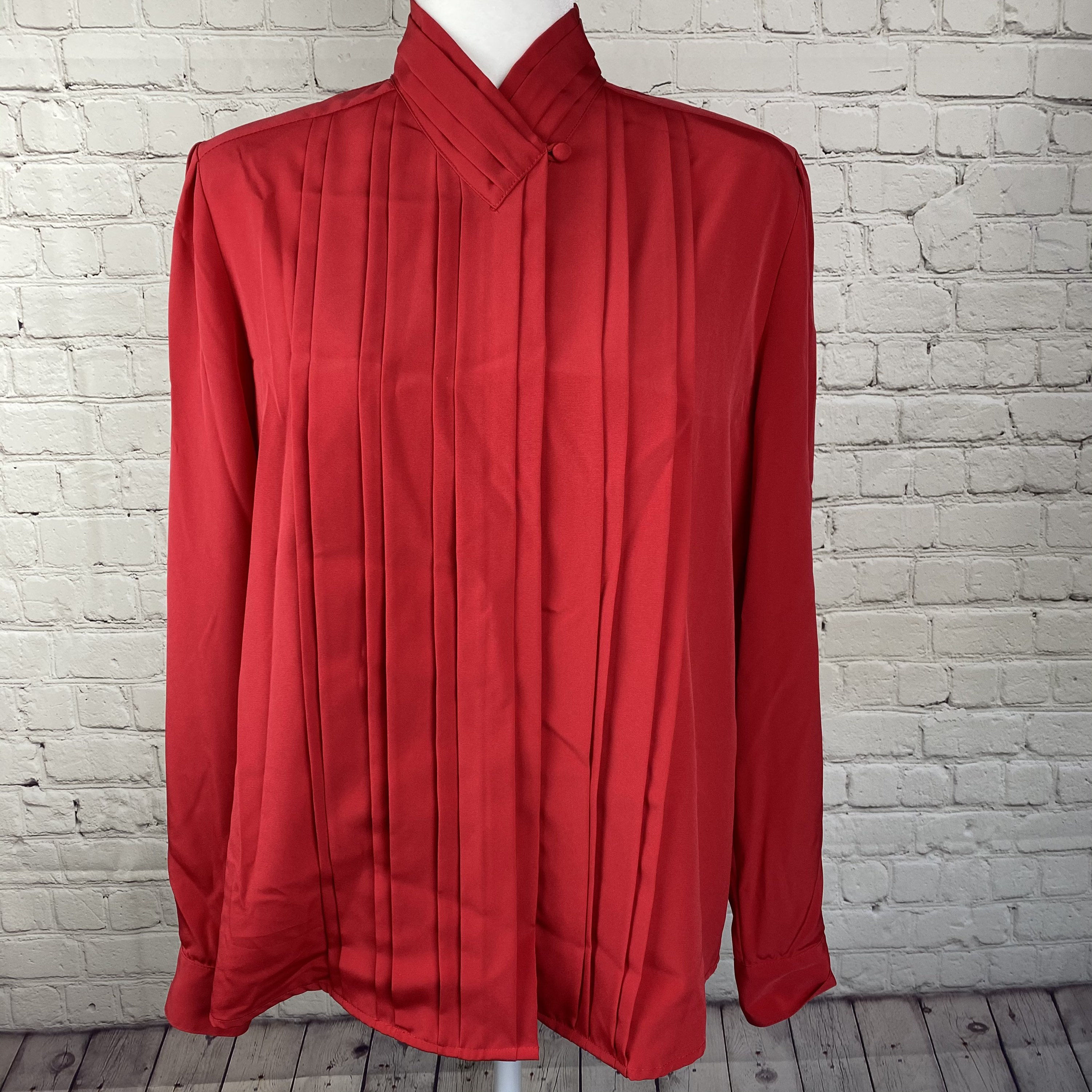 トップス vintage yves saint laurent red blouse Yves Saint Laurent Vintage 1980s Red Scale Silk Jacquard