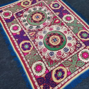 Suzani, embroidery, Uzbek embroidery, Uzbek suzani, antique textile, decorative textile, decorative embroidery, antique decorations, Silk