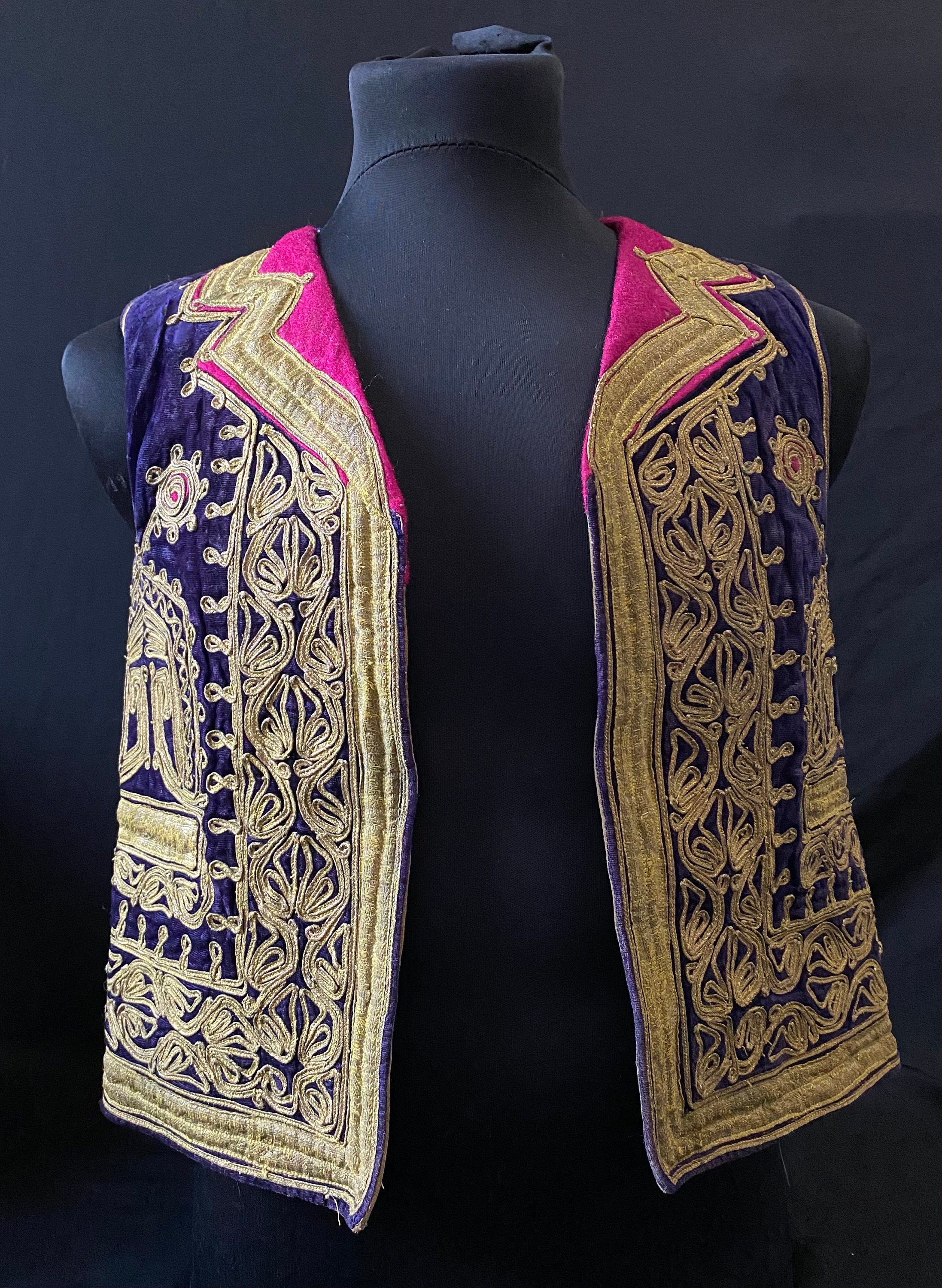 インドネシア　19世紀 スマトラ島の総刺繍ベスト アンティーク ビンテージ グァテマラ刺繍ベスト(リバーシブル)XS〜S エスニック 民族