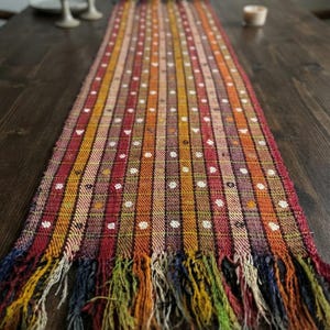 Vävning, antik vävning, antik dekor, ullvävning, bordslöpare, broderi, broderilöpare, vävdekor, vävlöpare,