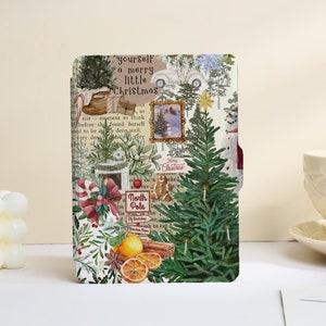 Puede incluir: Un collage con temática navideña que presenta un coche antiguo, un muñeco de nieve, un árbol de Navidad y una casa de jengibre. El collage incluye el texto "yourself a merry little Christmas".