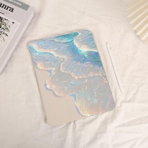 Glittering Water Wave Art iPad Case, iPad Air 11&quot; 13&quot; 2025 2024 iPad Pro 13&quot; iPad Air 6 5 Pro 12.9&#39;&#39; 10.9&quot; 10.2&quot; 9.7&quot; iPad 10 mini 7 6 Case