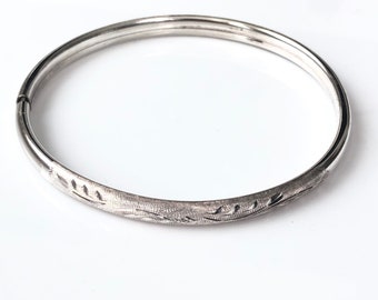 Hand engraved sterling silver oval bangle