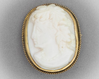 Vintage Shell Carved Cameo brooch