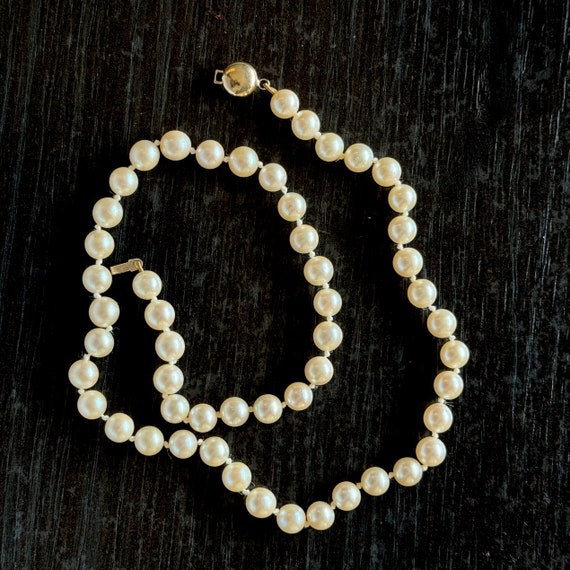 Dainty strand of Japanese round cultured pearls - image 1