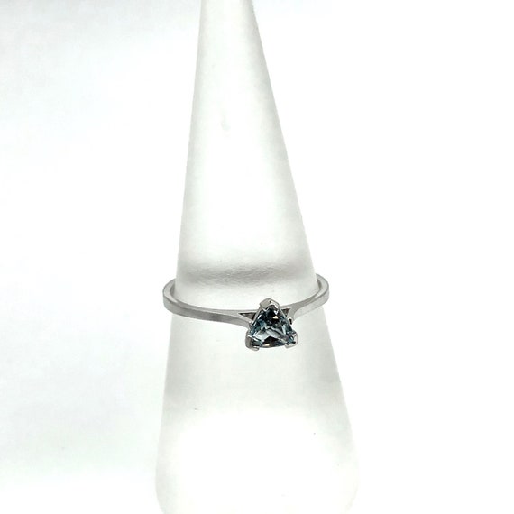 Elegant White gold ring with triangular Aquamarine