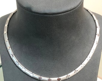 White gold flexible necklace collier